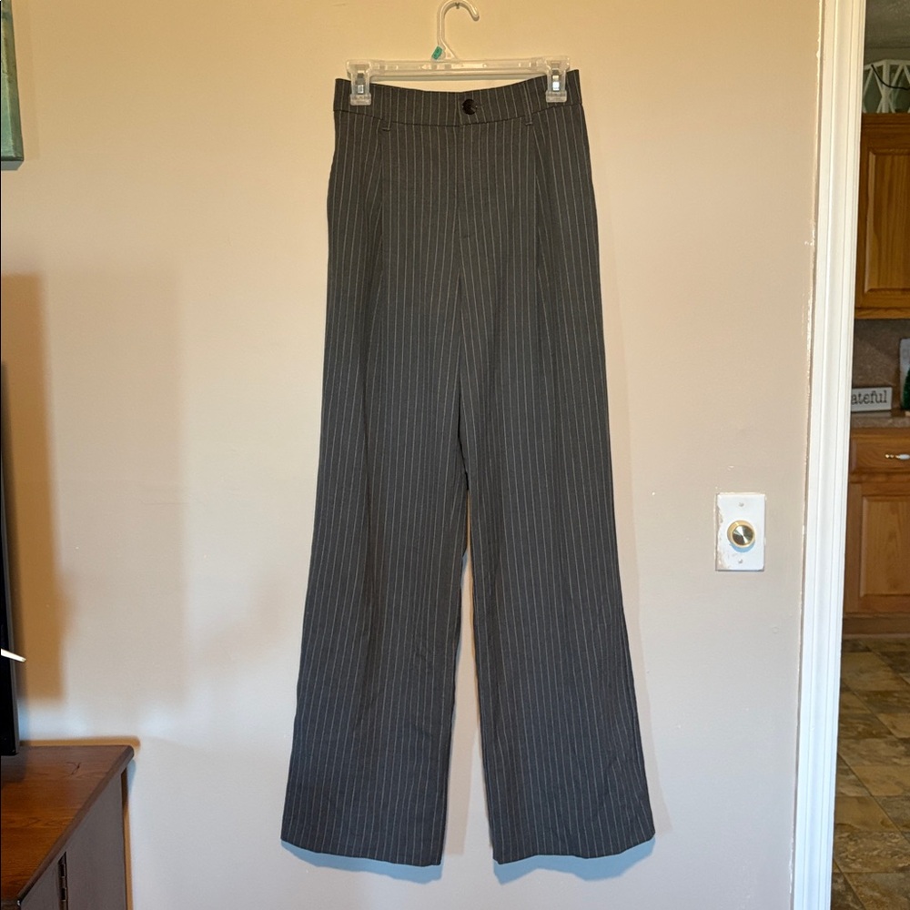 NWOT Zara Gray pinstripe High-Waisted Dress Pants with Pleats XS extra small
